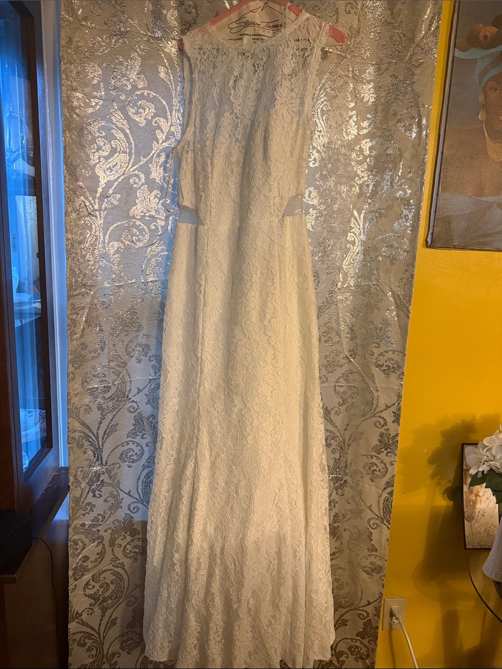 David's Bridal Ivory Lace Sleeveless Bridal Gown